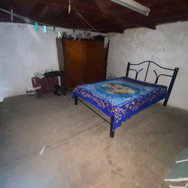 Buenas tardes se vende esta casa en 7500 usd en la habana vieja,parque cristo.Se deja con un juego de comedor, refrigera - 7/10