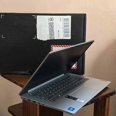 Laptop Lenovo IdeaPad 1  (Nueva en Caja ) - 3/4