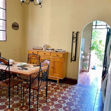 Casa en La Víbora de dos plantas con 2 habitaciones, carpoch y patio de tierra !!! - Img 104679135