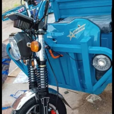 🛺 TRICICLO ELÉCTRICO MARCA STAR    ⚙️ 𝐄𝐒𝐏𝐄𝐂𝐈𝐅𝐈𝐂𝐀𝐂𝐈𝐎𝐍𝐄𝐒  • 1500 Wats  • 72 Volt  • 58 AH  • ⁠Autonomía : - 3/4