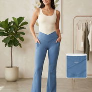 Pantalón licra deportivo campana con detalle de pico en cintura Talla XS/S 20usd - Img 55913473