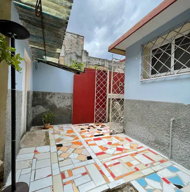 Casa perfecta para negocio en el vedado - Img 99546226
