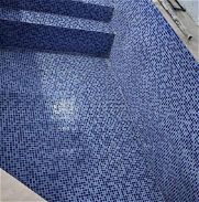 Pon un nuevo piso en la piscina de tu casa con estas buenas losas, 100 % originales - Img 46043867