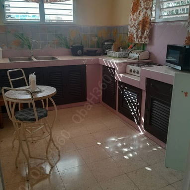 RENTA hostal de 6 habitaciones y piscina EN LA CIUDAD  DE HOLGUIN,  con Qba Hostin 360 - 10/10
