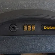 Vendo maletín ejecutivo marca Diplomat, con cerradura de código - Img 55295881