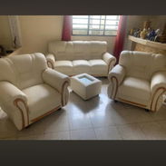 Buenos juegos de sala y camas capitoneadas y muchas cosas mas - Img 56994614