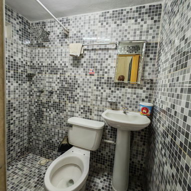 Calle Galiano,Casa Colonial Con Balcón 215m2,Tiene Una Terraza Al Final Con Vista a La La Calle De Atrás,Es 1er Piso,Azo - 8/10