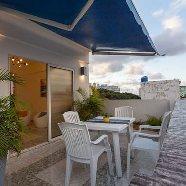 Hermoso apartamento de 2 recámaras disponible en Vedado, La Habana, Cuba - Img 125863217
