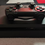 VENDO CONSOLA PS4 SLIM PIRATEADO CON VARIEDAD DE JUEGOS TRAE DOS MANDOS LLAME O ESCRIBE - Img 55850595