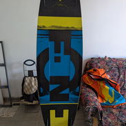 Se vende tabla de kitesurf en la Habana,vedado.tengo casi el kit completo,menos el globo para impulsarse. - Img 55405613