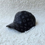 ¿Buscas un accesorio que combine funcionalidad y moda? ¡Nuestras gorras son la solución perfecta! 🌟 - Img 50536907