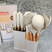 Set de utensilios de cocina de silicona con cuchillos y tablas de cortar (19 piezas) en 14000cup - Img 55615559