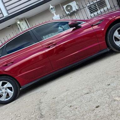 Vendo o negocio, Hyundai sonata 2025 con 5000 km, nada más el básico - Img 116404492