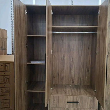 Closet de 3 puertas 380 con mensajería gratis para varios lugares de La Habana - 2/2