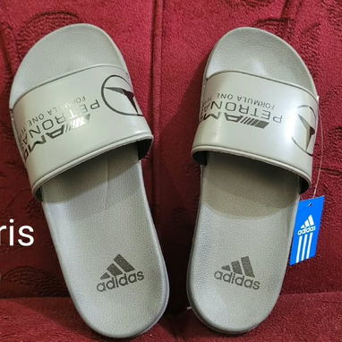 Chancletas disponibles. - 6/10