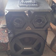 Bocina de 120w de salida de audio, tiene bluetooth, entrada de micrófono y todo lo demás muy moderna nueva 550 usd - Img 56237589
