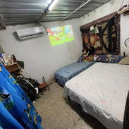 Casa ofertando🔖 📍 Ubicación: Boyero, Interior un pasillo de 3 apartamentos, el pasillo tiene reja - Img 57240363