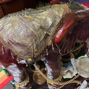 VENDO ELEFANTE GRANDE DORADO Y MARRÓN. INTERESADOS COMUNICARSE AL 54312796 CON ISABEL - Img 53998209
