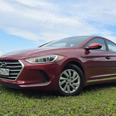 Vendo o Negocio en Hyundai Elantra, 2017 Carro importado - Img 111533615