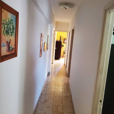 Venta de precioso apto de 2 cuartos totalmente remosado frente de calle en Playa. Todo nuevo!!! - Img 112074536