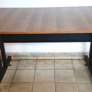 Se vende Mesa de escritorio de oficina en muy buen estado - Img 55556381