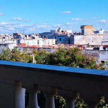 Apartamento en el Vedado, 5 cuartos, 2 bannos 30000 USD, WhatsApp +1-786-406-2660 - Img 102650615