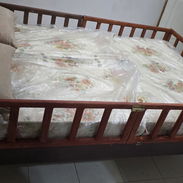 Vendo cama ¾ con barandas, colchon y almohadas - Img 55531524