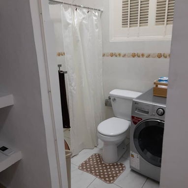 Apartamento de 3 Hab y 3 Baños en El Vedado (Frente al Parque Aguirre) - 8/10
