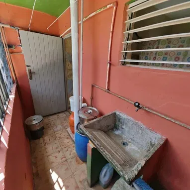Habana del Este.Entrada d Cojimar:Cerca d la Onat e Higiene Municipal,Edif d 2 Aptos x  Piso.1erPiso,Terraza Delantera y - Img 109866844