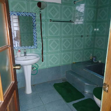 Vendo 🏠 🏠en una misma propiedad totalmente amueblada+Peugeot 309 ,Zona súper centrica!! - Img 125974621