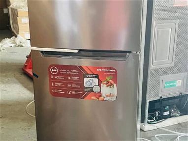 Refrigerador de 7.6 pies marca Premier - Img main-image