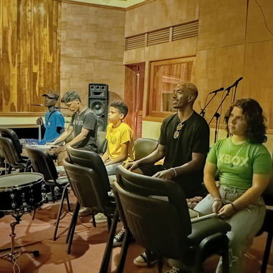 Academia de música,clases de percusión,canto,piano y guitarra - 2/2