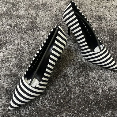 Zapatos de tacones. Nuevos en su caja. #38. Mensajería disponible - Img 115694215
