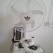 VENTILADOR 16" RECARGABLE, CON LAMPARA, 2 BOMBILLOS Y PANEL SOLAR . - Img 54788214