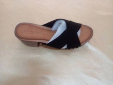 Zapatos de hombre y sandalias de mujer - Img 67086280