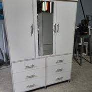 Escaparate de Melamina con espejo un toque original para tu dormitorio, entrega Gratis en la Habana - Img 58378614