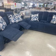 JUEGO DE SALA SOFAS RECLINABLES IMPORTADOS ORIGINALES DE ALMACENES ROOMS TO GO USA. NUEVOS A ESTRENAR - Img 54826123