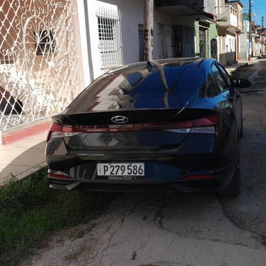 Vendo o negocio, Hyundai Elantra, 2023 pizarra digital importado - Img 110214731