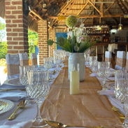 Mesa buffet con piscina incluida de óptima calidad y condiciones, no menos de 10 personas - Img 54987670