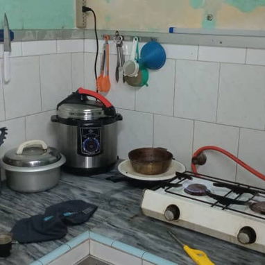 Casa ofertando🔖  📍Ubicación: Cerro, interior un pasillo de 4 apartamentos - 7/10