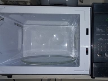 Microwave/microondas marca Daewoo - Img 65298690