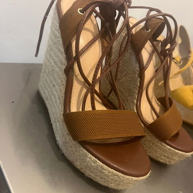 Cuñas/plataformas de mujer, num 38 y 39. Santos Suarez. Llamar 52866961 - Img 122519007