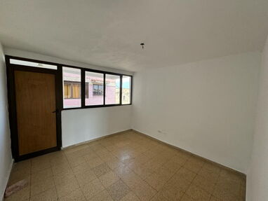 En venta excelente apartamento recién remodelado en calle 23 - Img 67351457