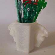 Vaso decorativo  cristal lechoso con removedores - Img 45588901