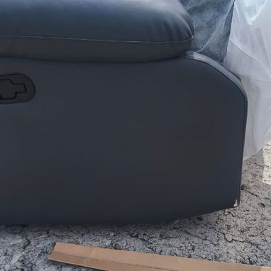 Conjunto de sofá reclinable sellado al vacío con un pequeño detalle q no afecta en nada 1600 - 4/5