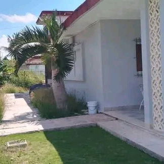 🏖️Casas de alquiler en Guanabo. Casas con piscina en La Habana. Capacidad para 10 personas por 100 usd la noche - Img 116256368