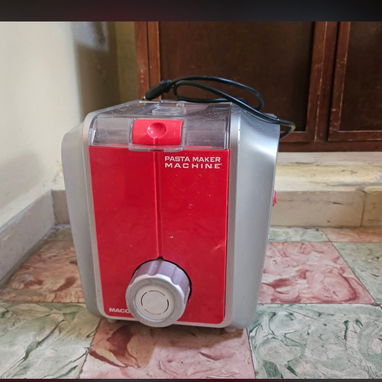 Vendo máquina eléctrica (220 V) para hacer pasta casera en buen estado y funcionando perfectamente. - 2/2