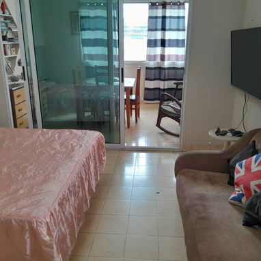 En el Mónaco!! Con ubicación excepcional para negocio!!! Chalet década del 50 con enorme patio y garaje!!!! - Img 117764438