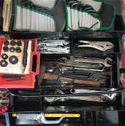 Caja de herramientas metálica de tres compartimentos - Img 45685378