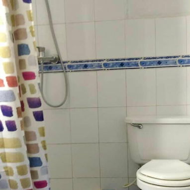 APT 3 CUARTOS EN EL VEDADO (PLANTA BAJA Y GARAJE) - CALZADA Y 12 !!! - Img 119556832